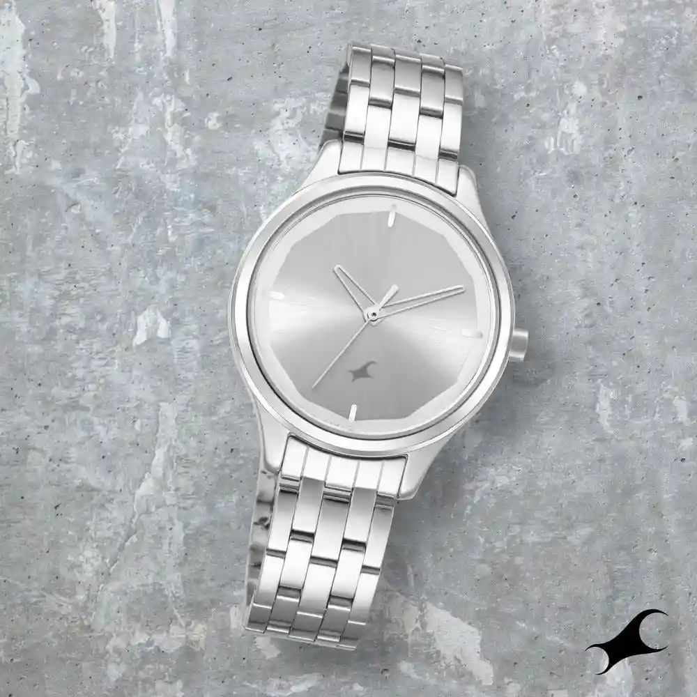 Fastrack Stunner In Silver Dial And Metal Strap Watch 6248SM01